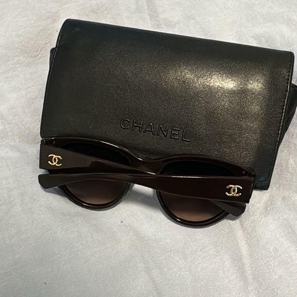 Chanel sunglasses perfect condition - Picture 1 of 2